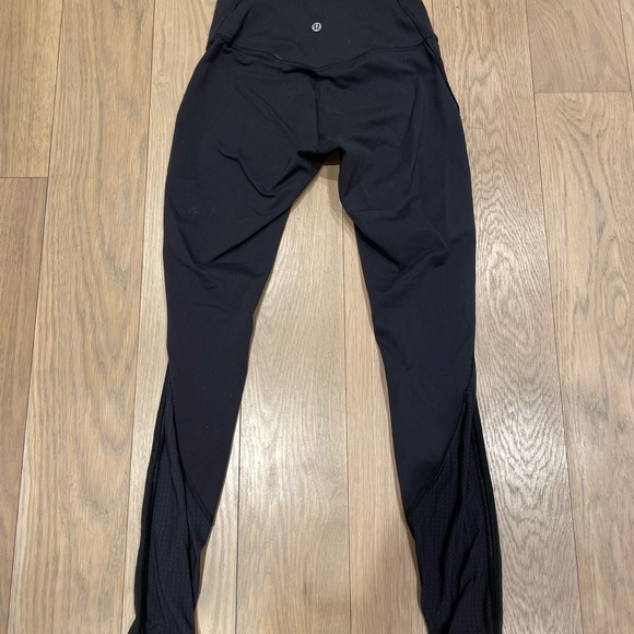 Lululemon black leggings with mesh detailing - Picture 1 of 6